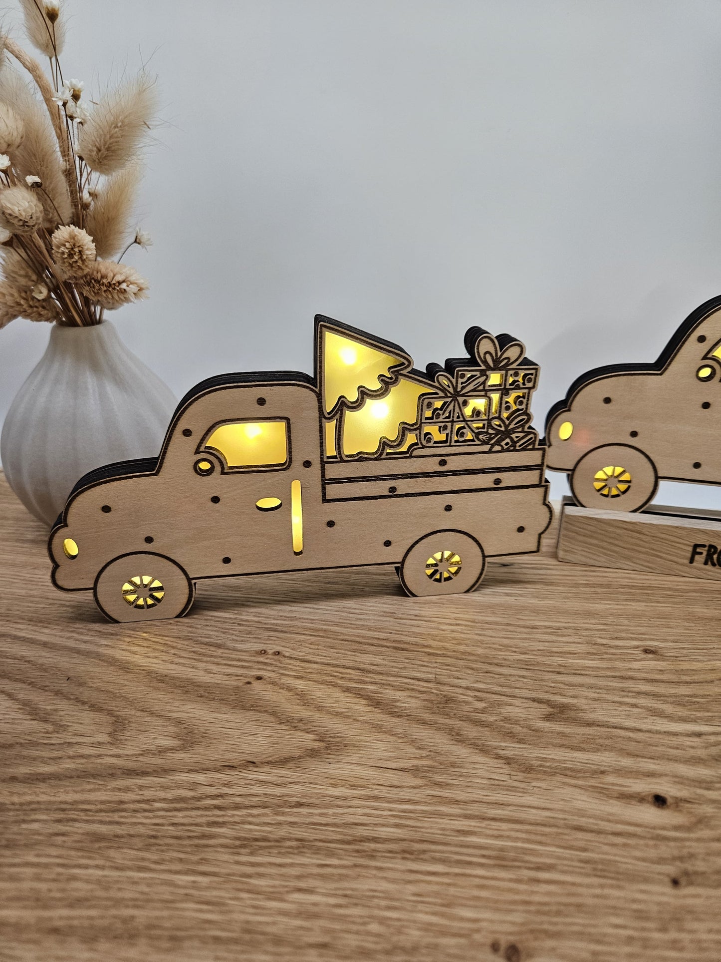 leuchtender Weihnachtstruck, geeignet für Klötzchen oder zum Aufstellen, Weihnachtsauto, Auto mit Baum - Laserdatei